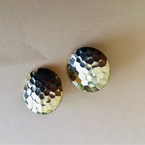 Vintage clip-on earrings. Good shape, see pics.